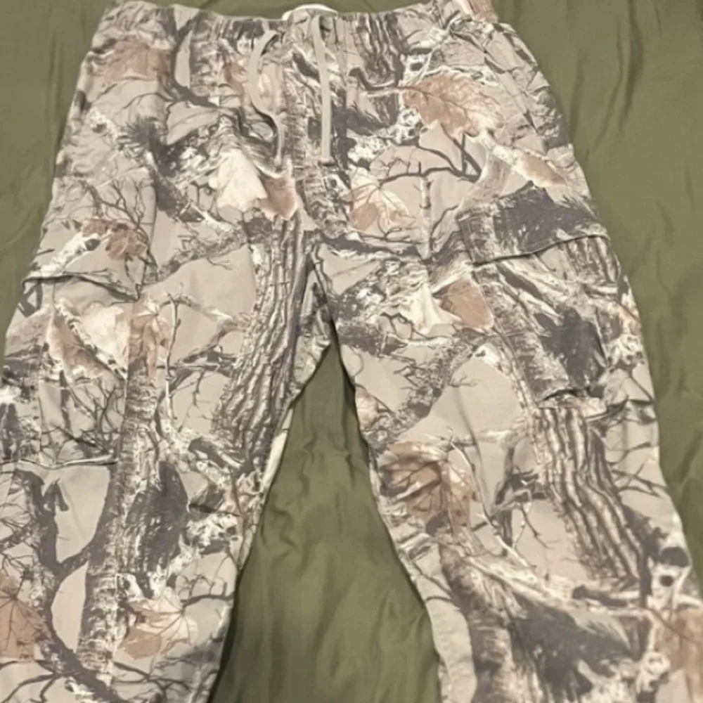 Women's Camo Cargo Joggers - Light Tan/Gray